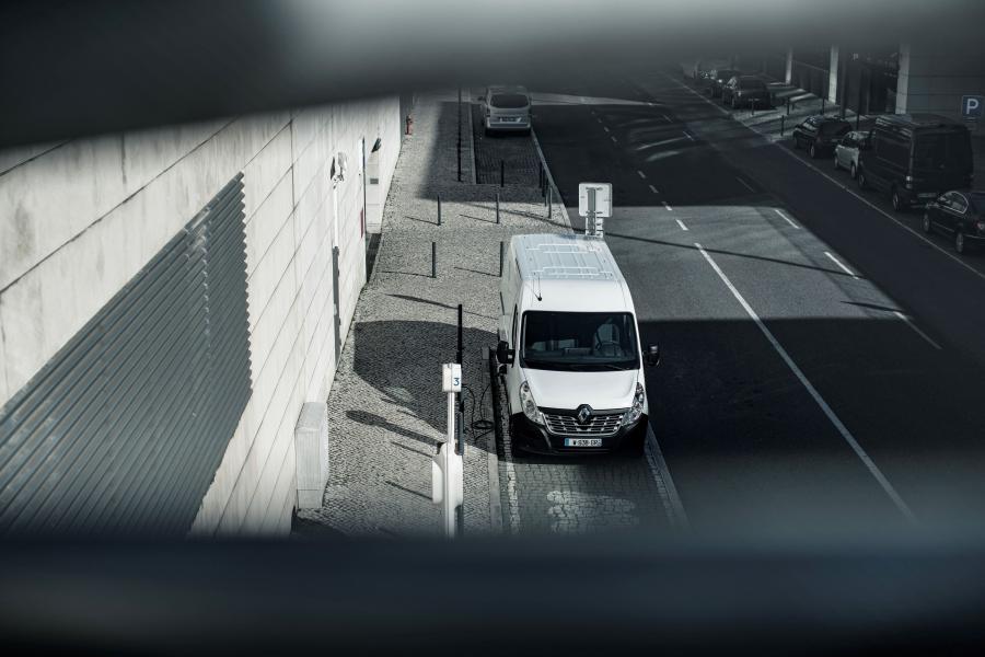  Renault Master Z.E. L3H2 Van 2017 года  (фото 40 из 42)